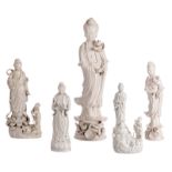 Five Blanc de Chine figures of a Guanyin, H 30,5 - 56 cm