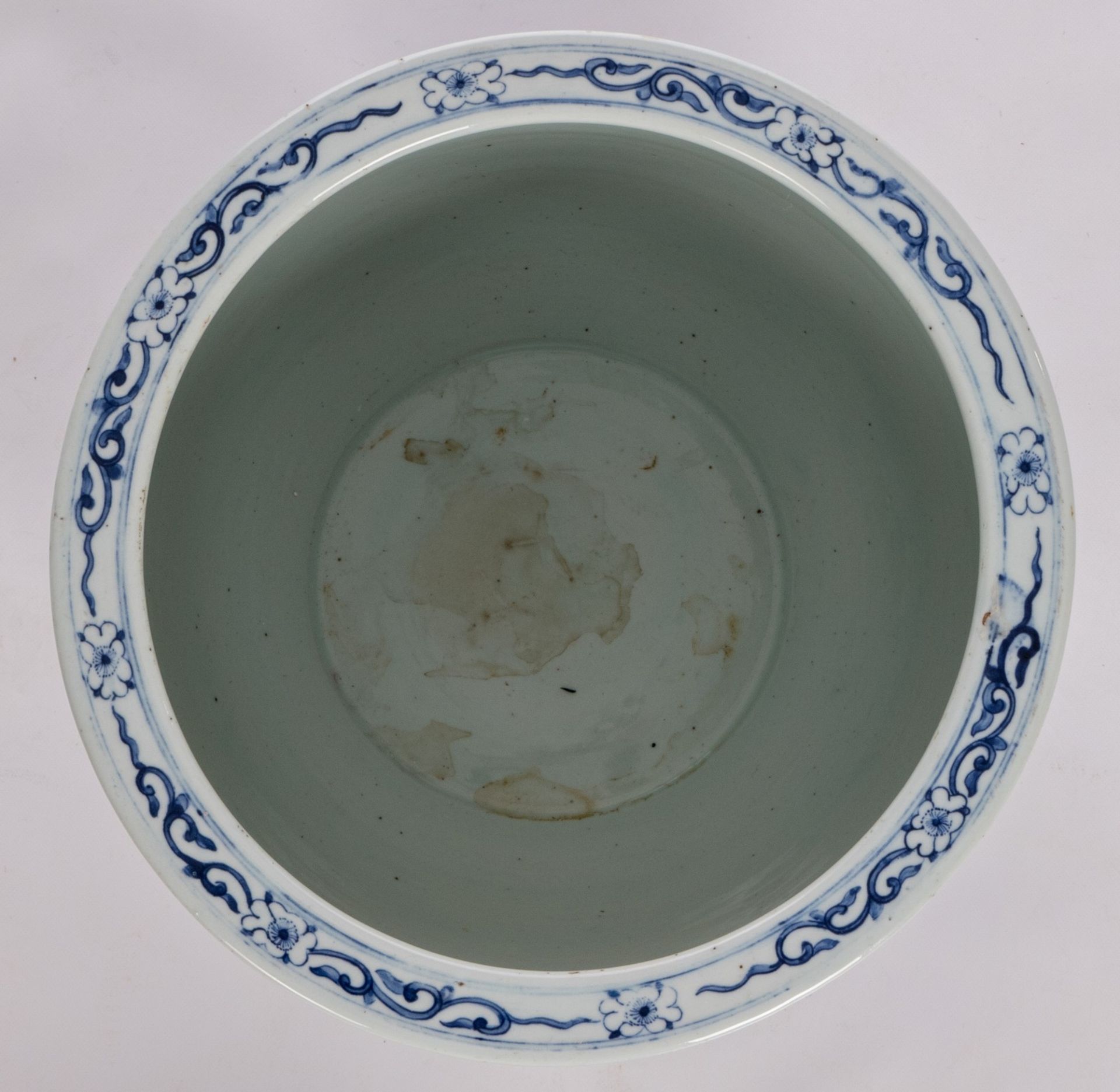 A fine Chinese blue and white decorated fish bowl, overall decorated with birds and flower branches, - Image 5 of 8