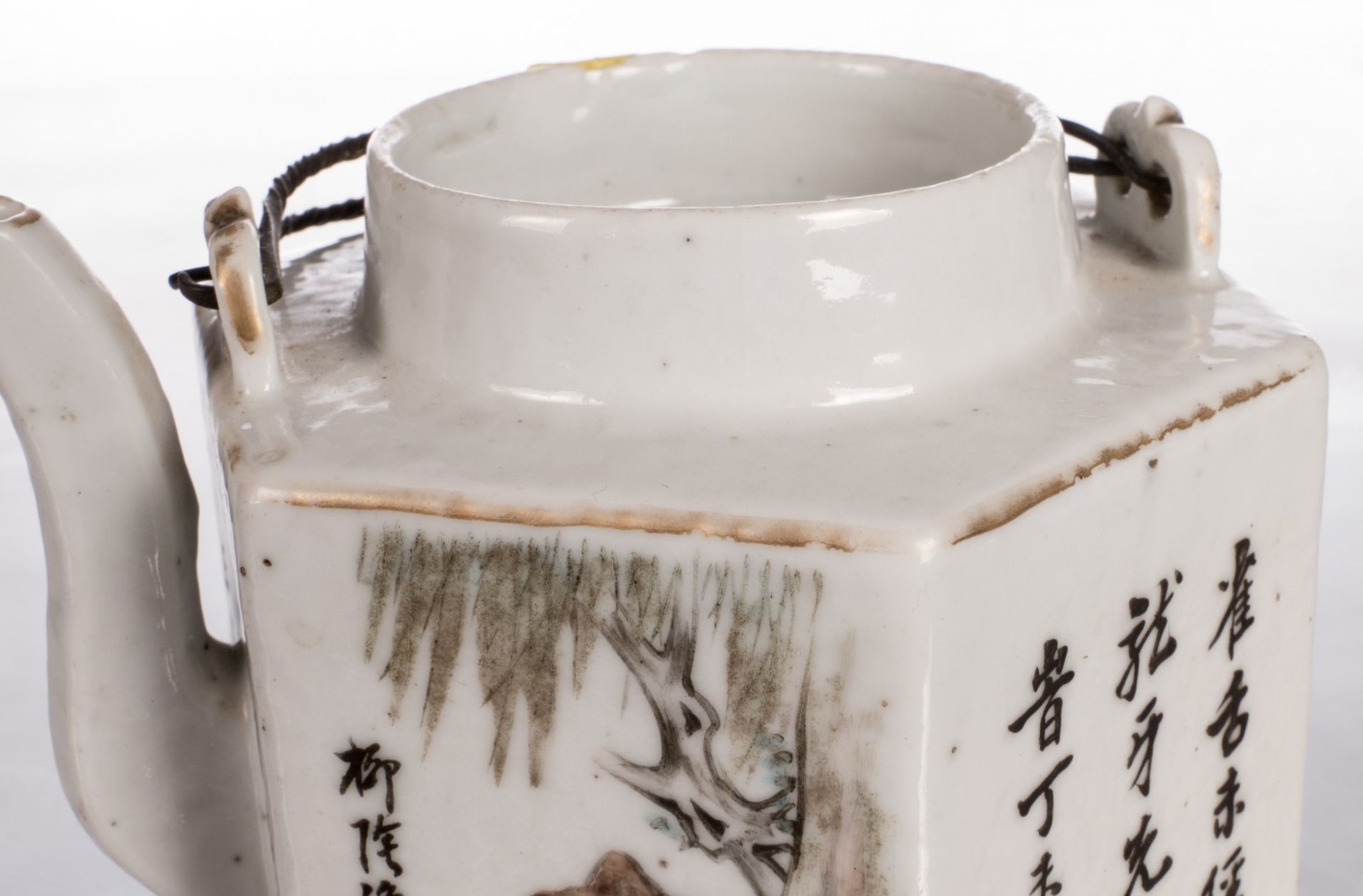 A Chinese hexagonal polychrome teapot and cover, decorated with an animated scene, a landscape and a - Bild 10 aus 12