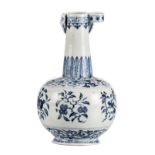 A Chinese blue and white decorated arrow vase with fruits and floral motives, Ming, H 28,5 cm (