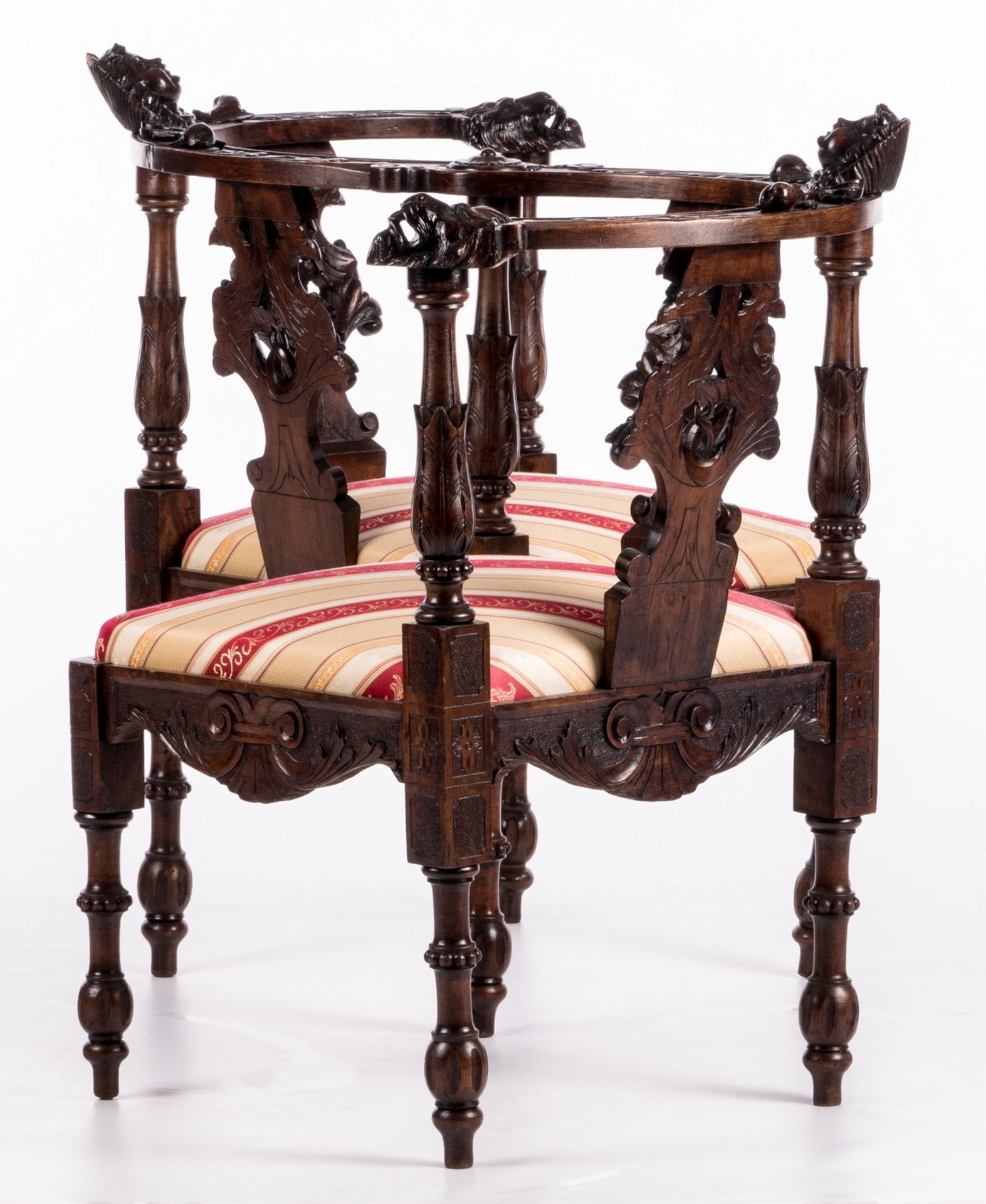 A late 19thC Neo-Renaissance walnut parlor set composed of a sofa, a confident, two corner chairs - Bild 15 aus 28