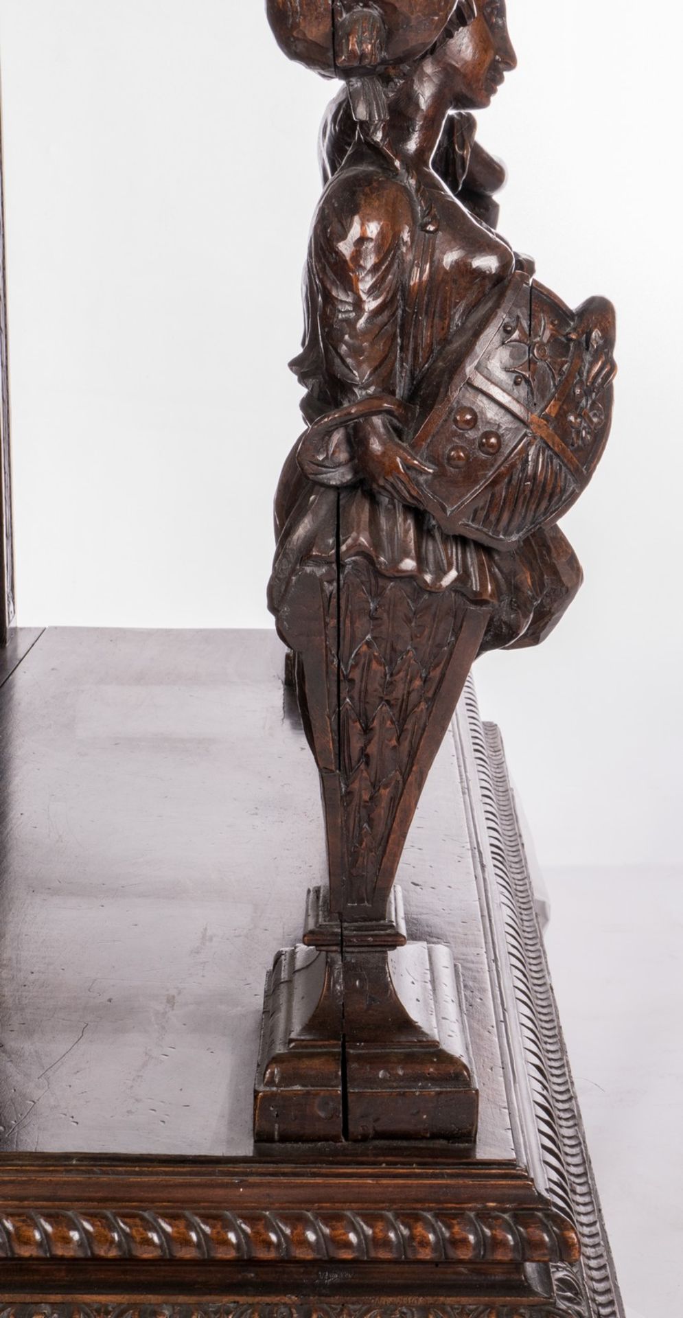 An Italian richly sculpted walnut credenza with some 17thC fragments, H 172 - W 132,5 - D 52 cm - Bild 6 aus 10