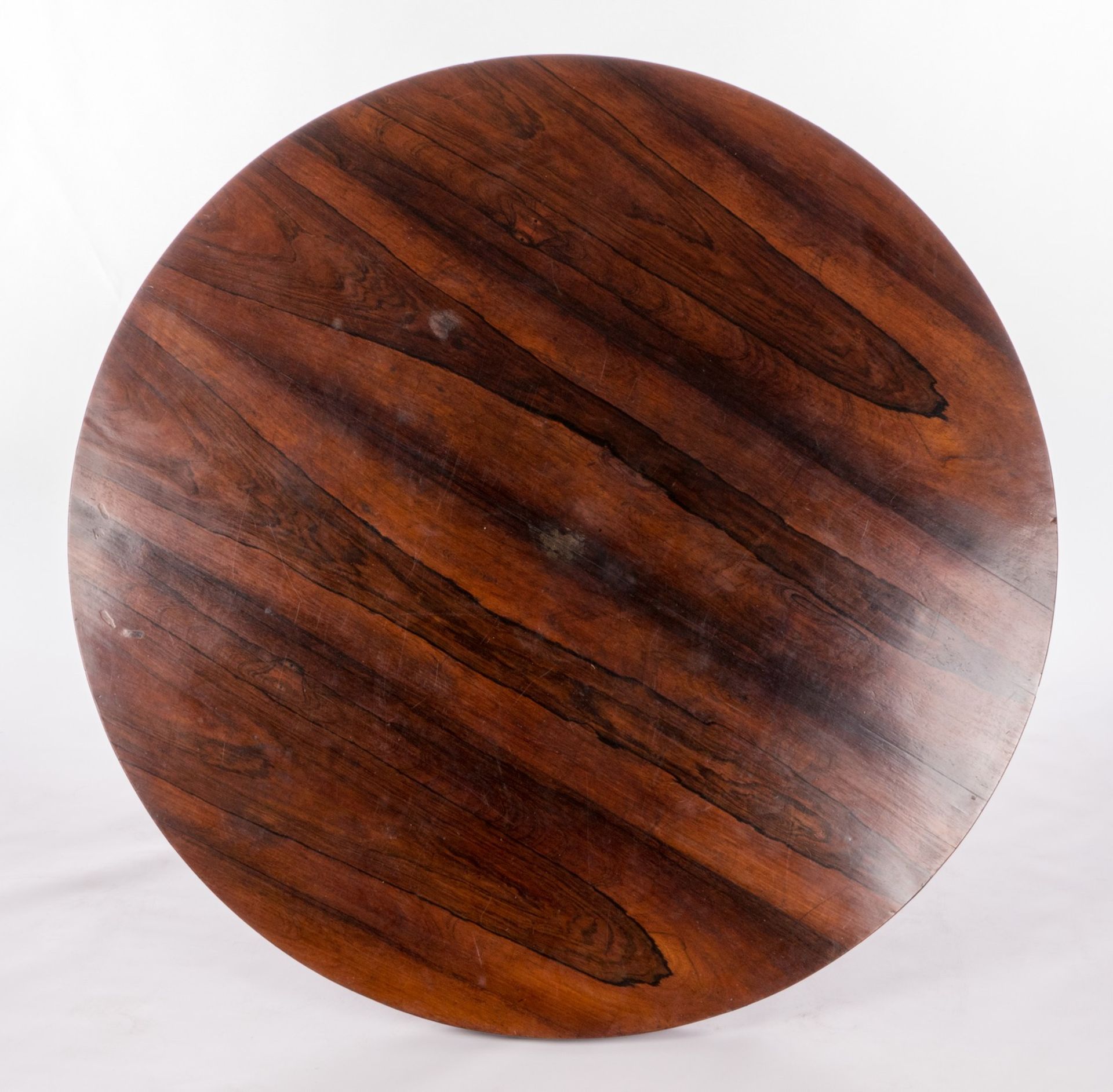 A rosewood veneered mid 19thC dinner table, H 74 - Diameter 122 cm - Bild 11 aus 11