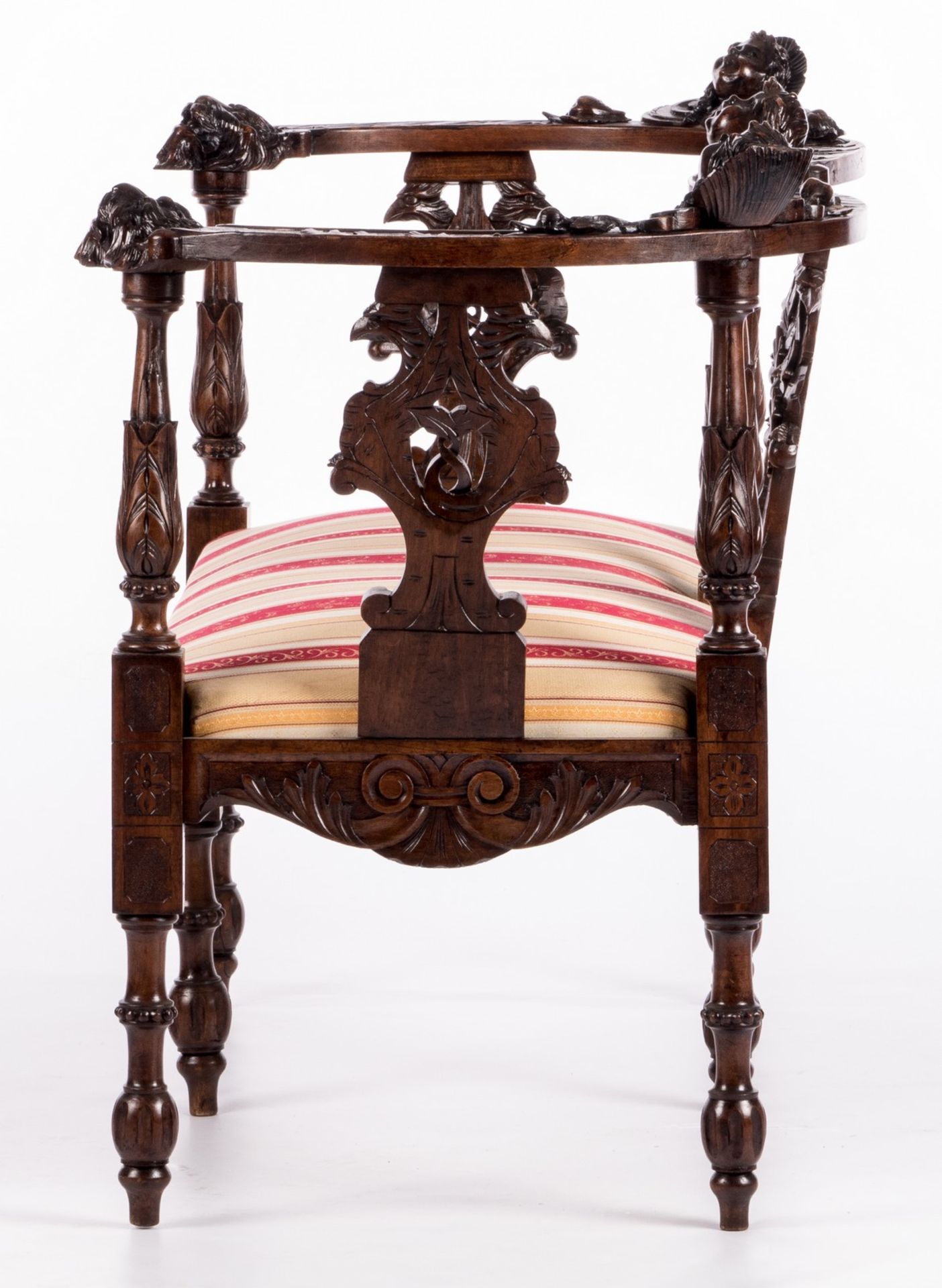 A late 19thC Neo-Renaissance walnut parlor set composed of a sofa, a confident, two corner chairs - Bild 22 aus 28