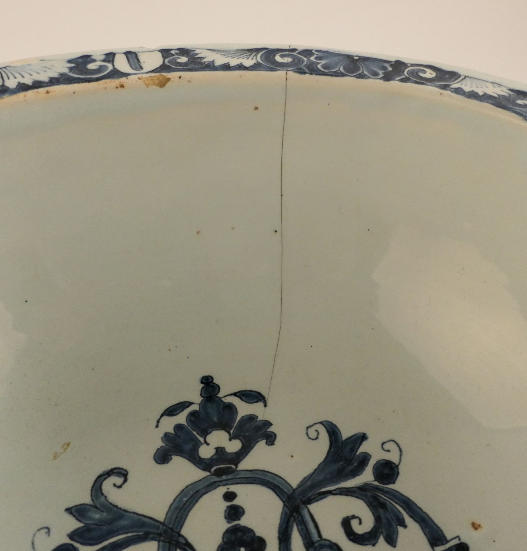 A French blue and white decorated earthenware bidet, probably Rouen, 18thC, H 43,5 - B 28,5 cm ( - Image 5 of 11
