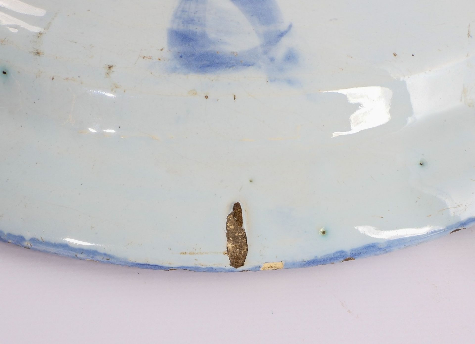 Two tin glazed and blue Wanli decorated Dutch Delftware plates, 17thC, (the usual glaze flaking to - Image 3 of 6
