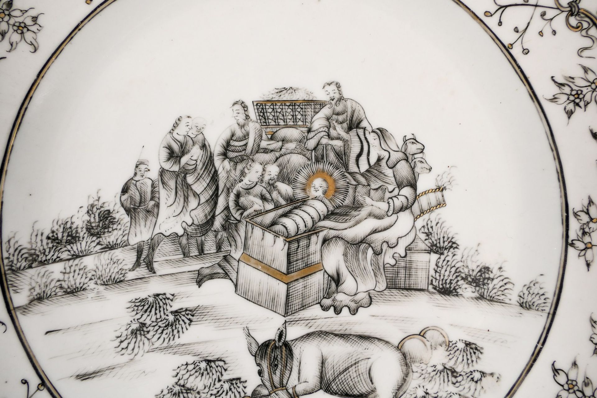 A Chinese ornamental plate, so called 'encre de chine' and gilt decorated and showing the - Bild 4 aus 5