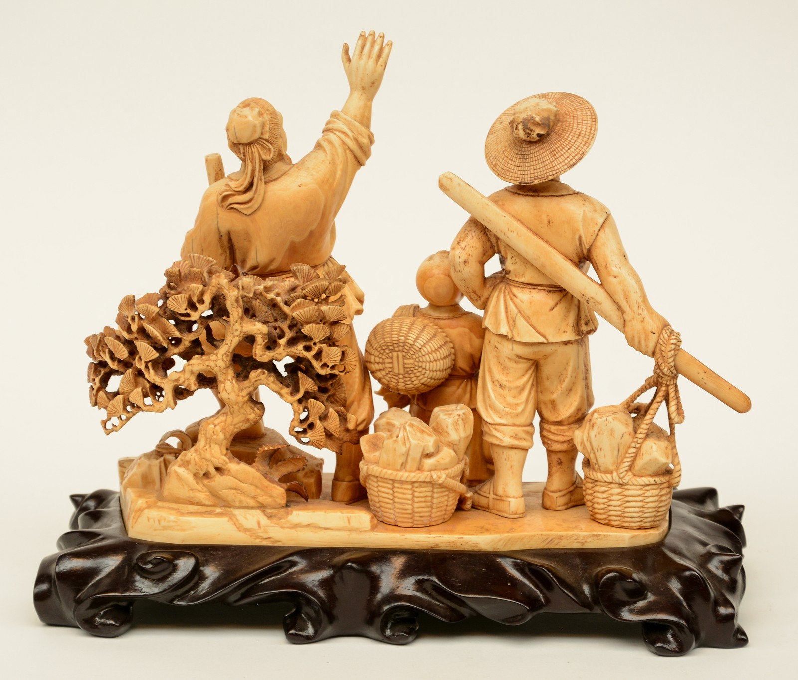 A Chinese ivory group depicting a rural scene, on a carved wooden base, first half 20thC, H 22,5 ( - Image 3 of 13