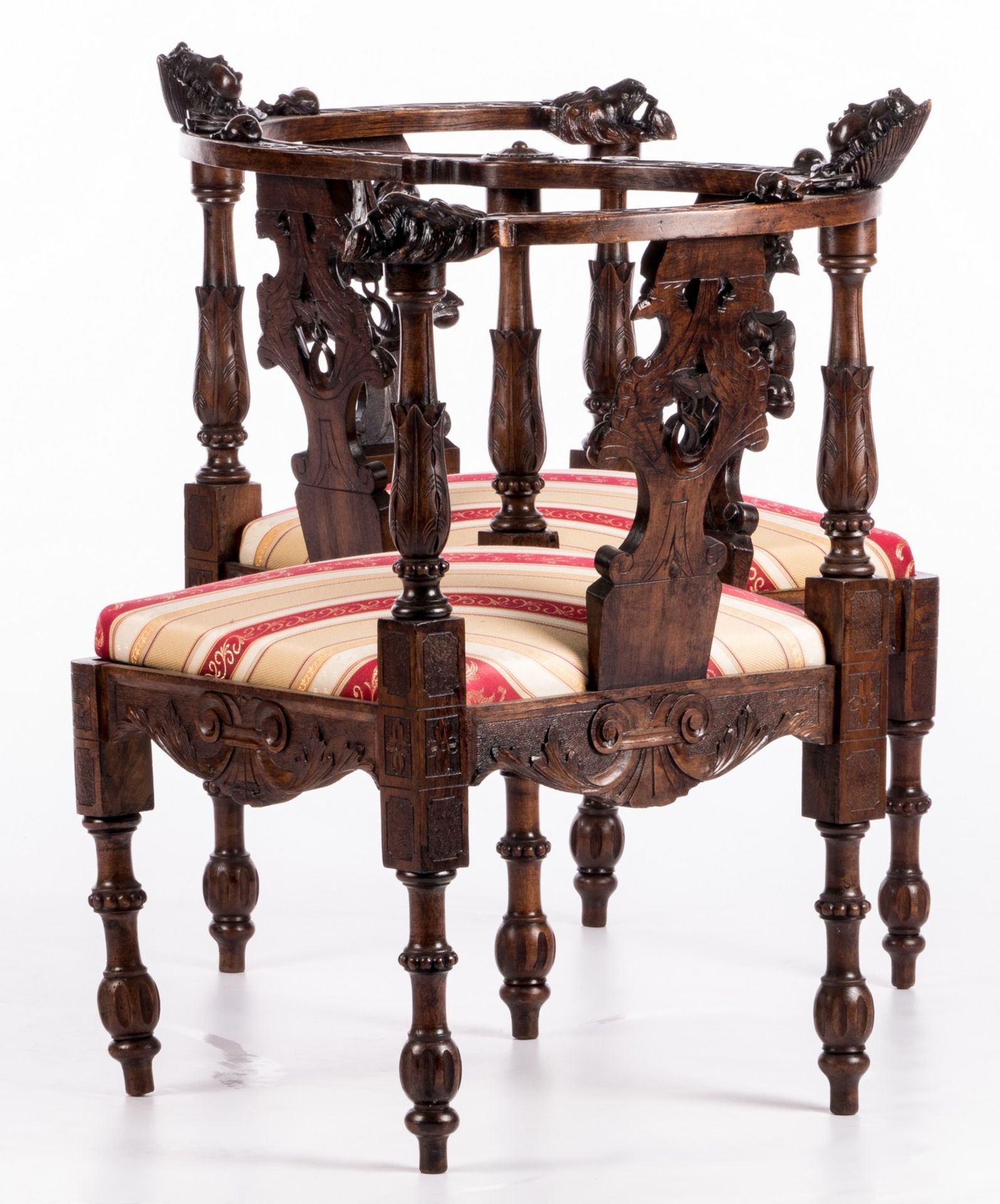 A late 19thC Neo-Renaissance walnut parlor set composed of a sofa, a confident, two corner chairs - Bild 17 aus 28