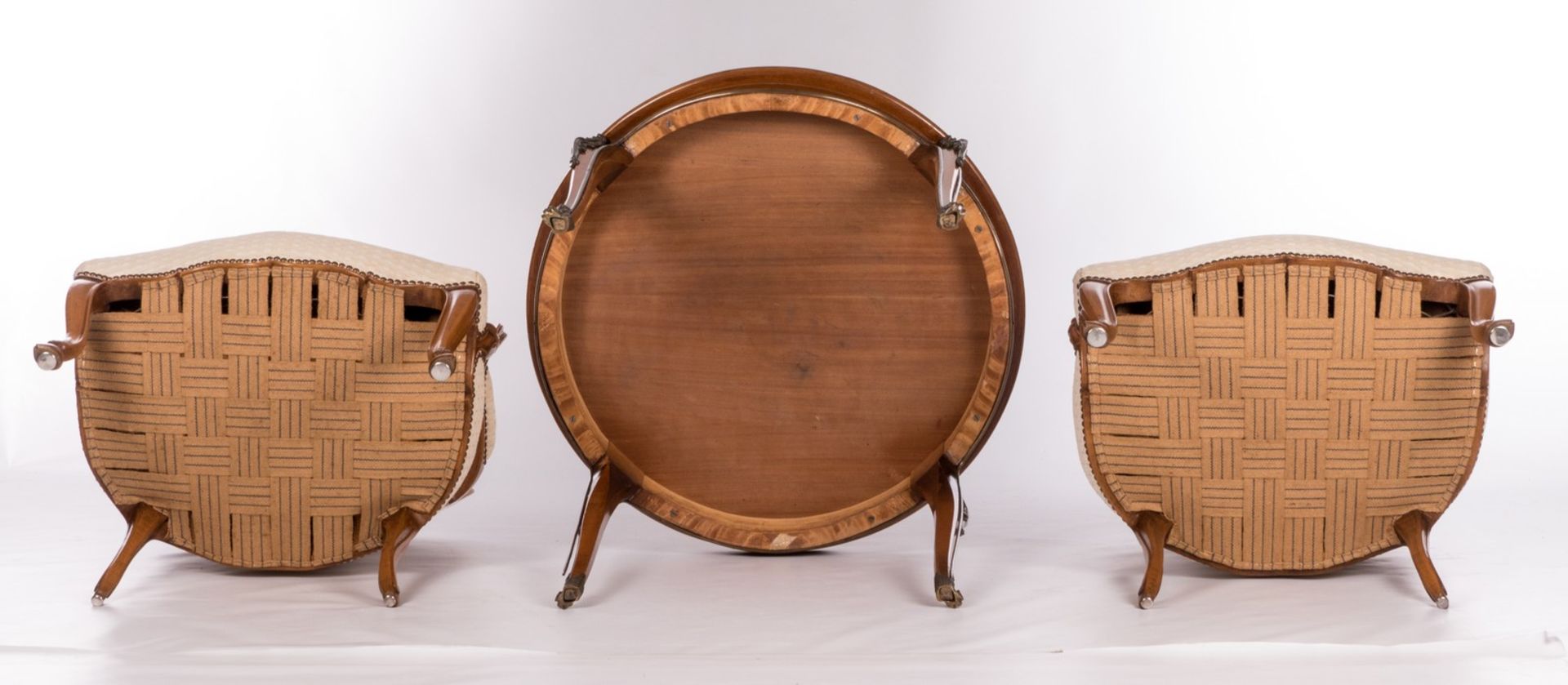 A three part LXV style sculpted cherrywood drawing room set, measures sopha H 79 - W 220 - D 94 - Bild 14 aus 17