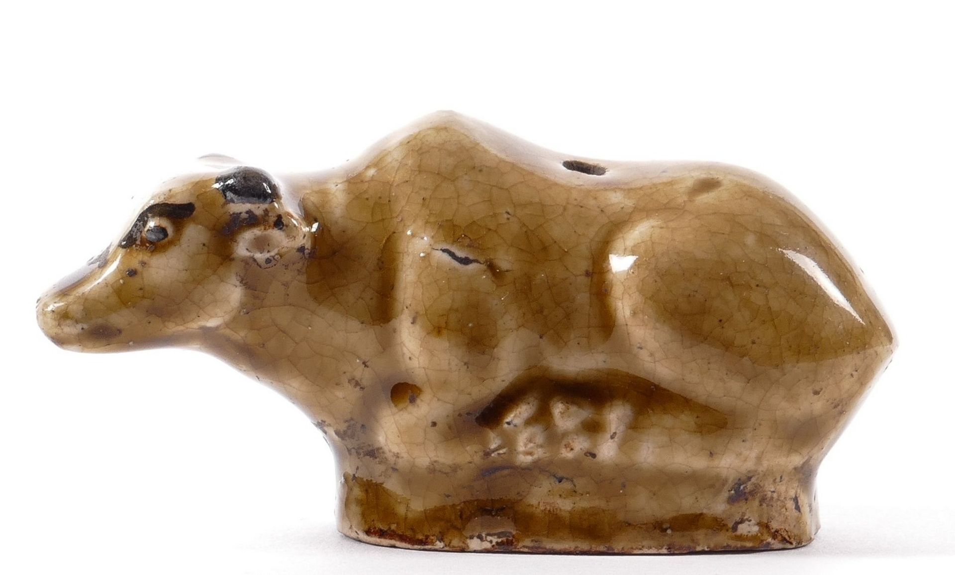 A Chinese stoneware glazed buffalo on a wooden base, H 5 - W 10 cm (base included) - Bild 2 aus 6