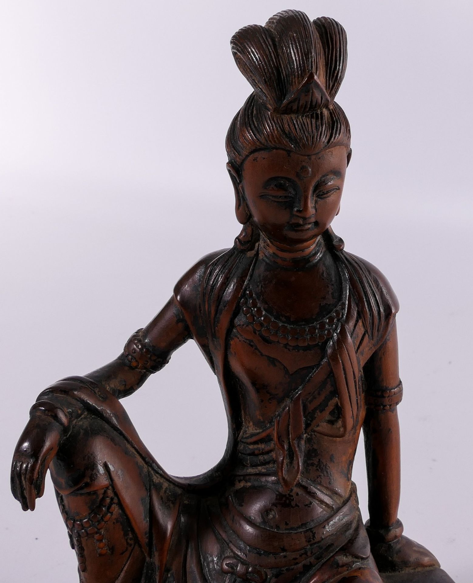 A Chinese lacquered hardwood Guanyin, H 20 (without base) - Bild 7 aus 8