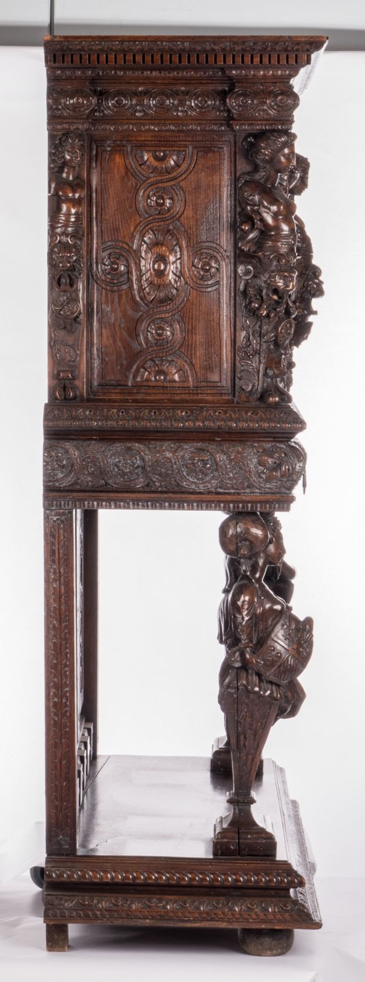 An Italian richly sculpted walnut credenza with some 17thC fragments, H 172 - W 132,5 - D 52 cm - Bild 5 aus 10