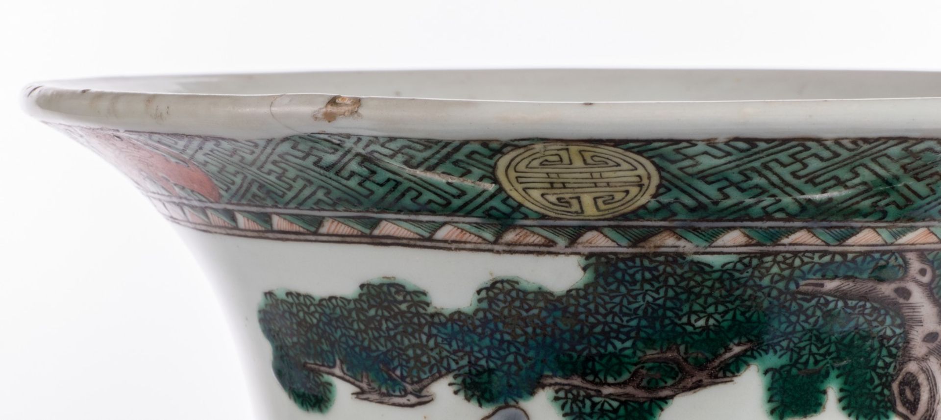 A Chinese famille verte baluster shaped vase, decorated with an animated scene, marked, 19thC, H - Bild 7 aus 14