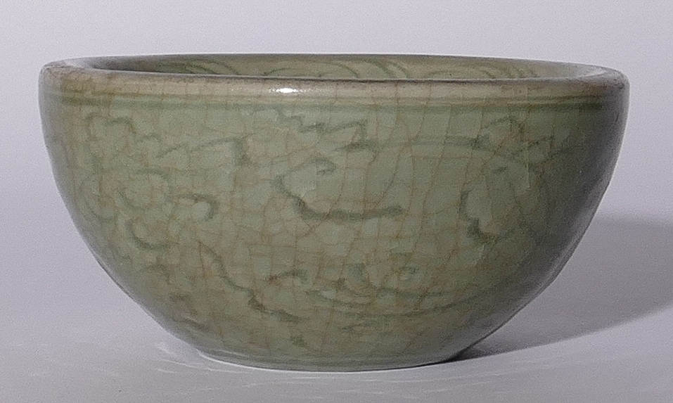 A celadon crackleware stoneware bowl, H 7 - Diameter 14,5 cm - Image 4 of 8