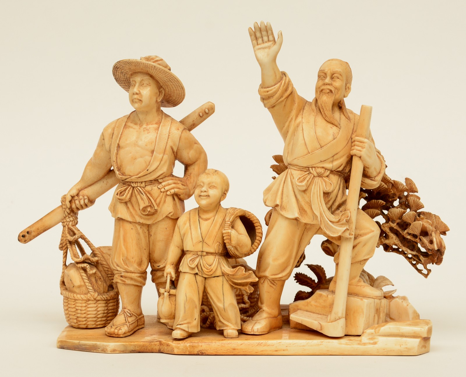 A Chinese ivory group depicting a rural scene, on a carved wooden base, first half 20thC, H 22,5 ( - Image 5 of 13