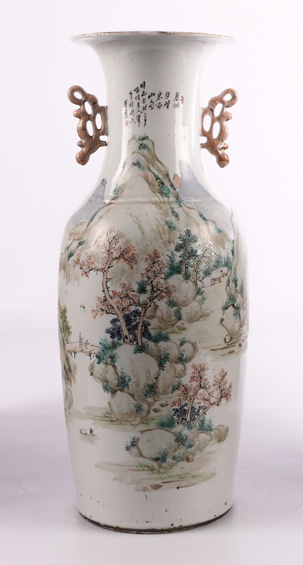 A Chinese polychrome vase, overall decorated with a sage and children in a mountainious river - Bild 3 aus 11