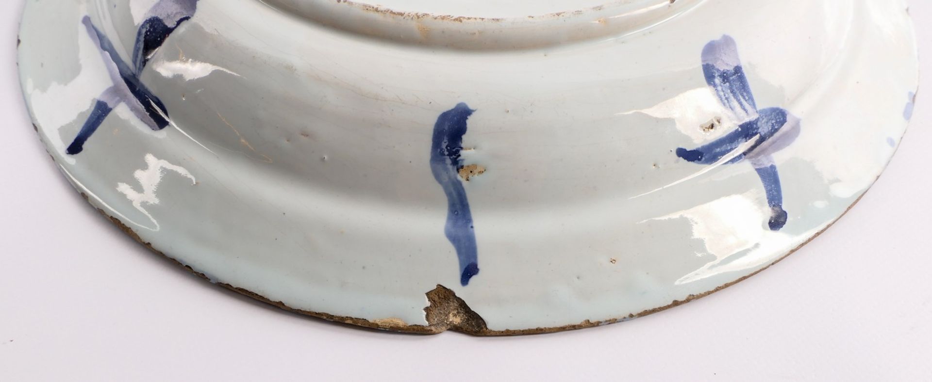 Two tin glazed and blue Wanli decorated Dutch Delftware plates, 17thC, (the usual glaze flaking to - Image 5 of 6