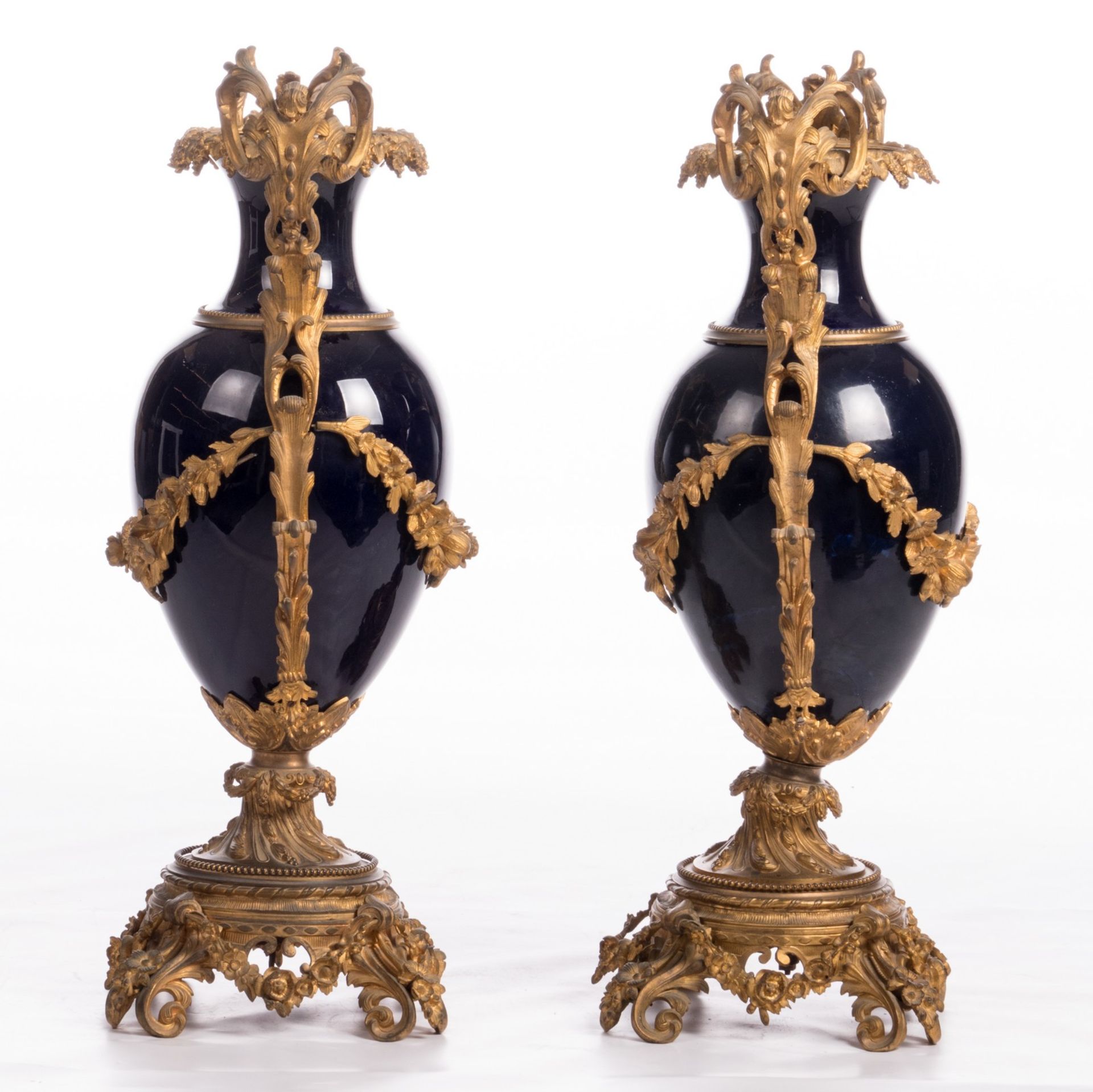 A pair of Nap. III-style ornamental vases in porcelain, blue royale ground and impressive gilt - Image 2 of 6