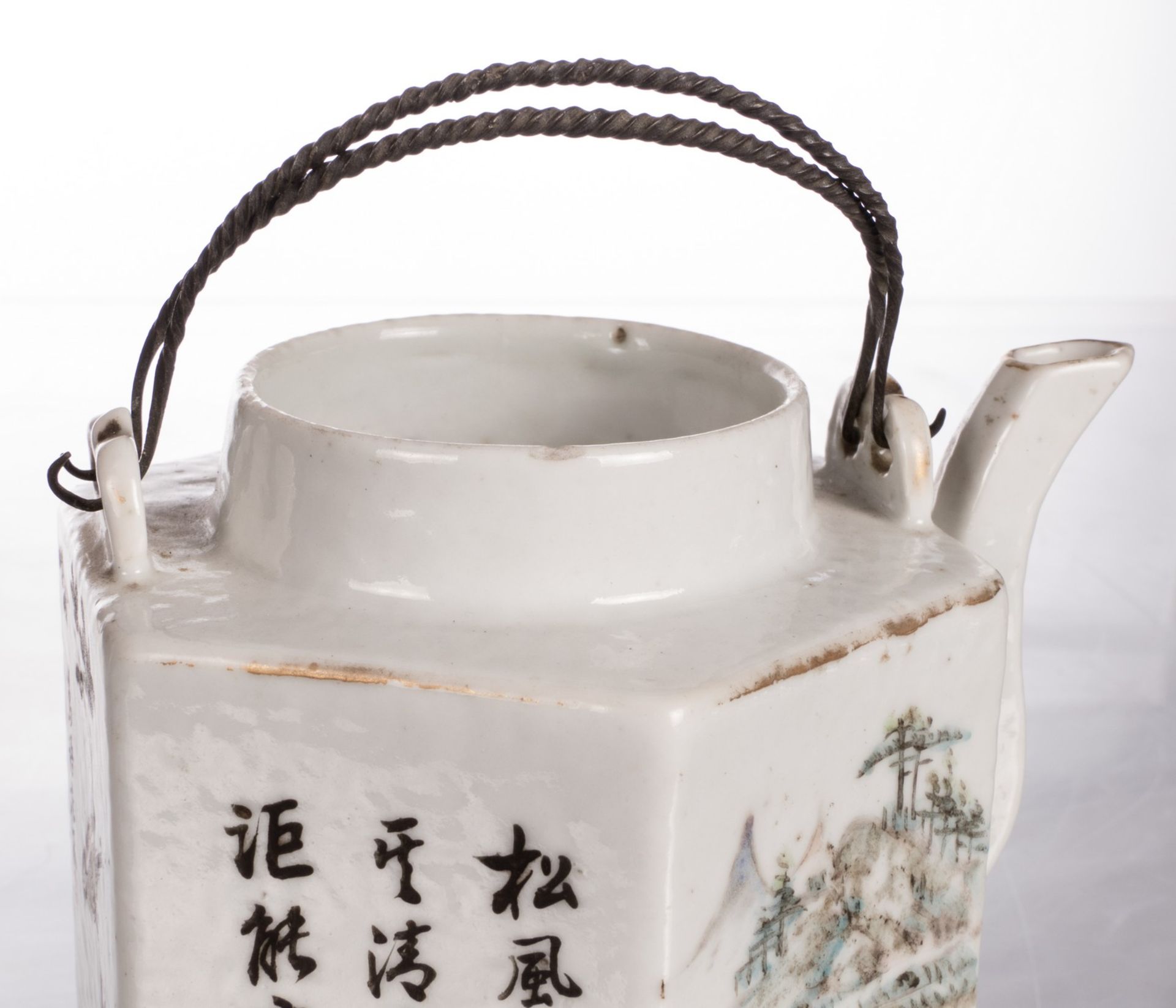 A Chinese hexagonal polychrome teapot and cover, decorated with an animated scene, a landscape and a - Bild 11 aus 12
