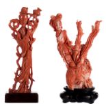 Two Chinese red coral sculptures depicting a court lady on a wooden base, H 14 - 16,5 cm (base