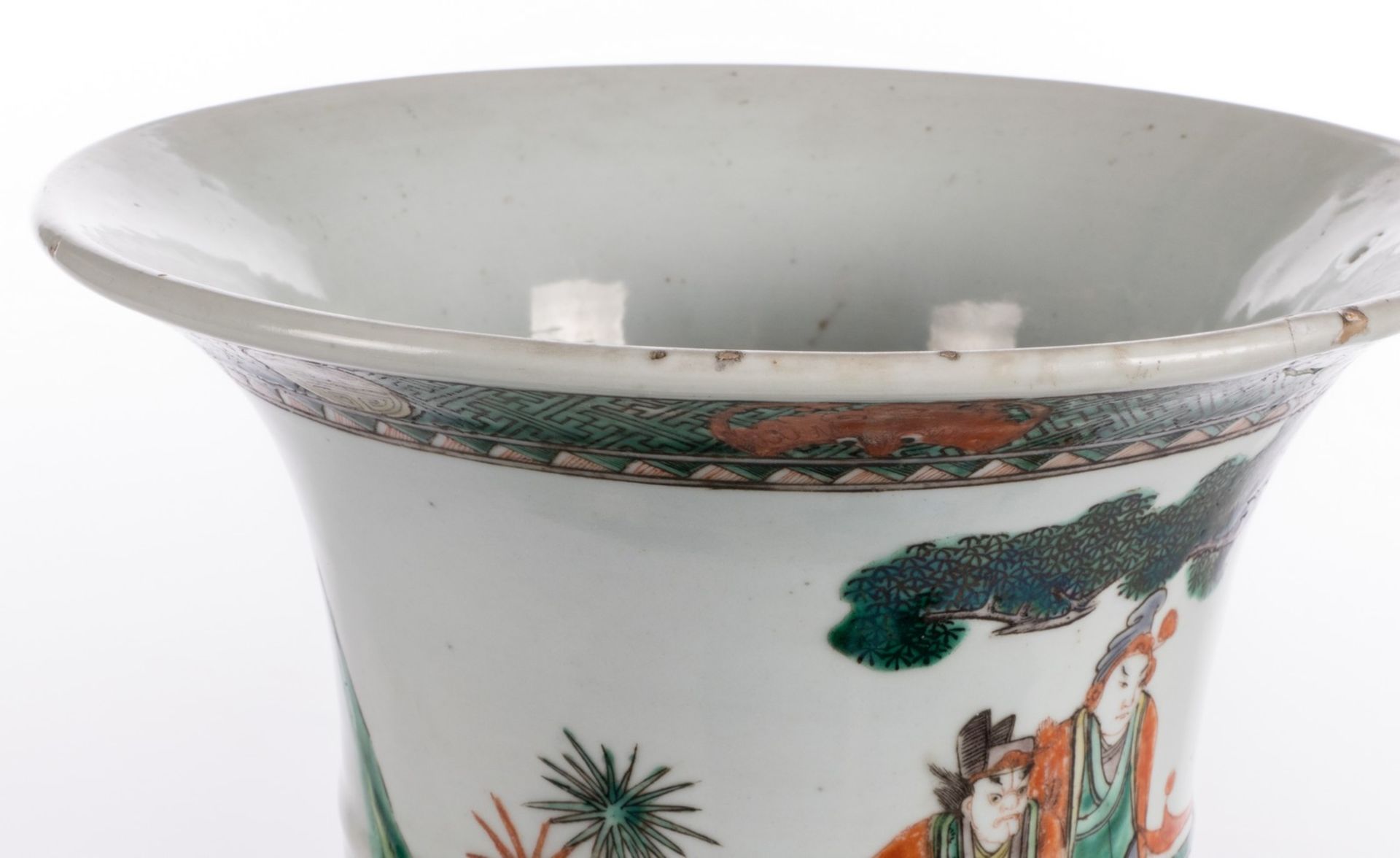 A Chinese famille verte baluster shaped vase, decorated with an animated scene, marked, 19thC, H - Bild 9 aus 14
