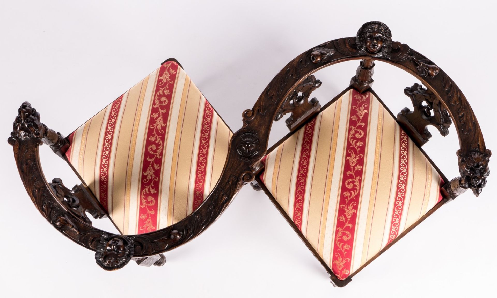 A late 19thC Neo-Renaissance walnut parlor set composed of a sofa, a confident, two corner chairs - Bild 18 aus 28