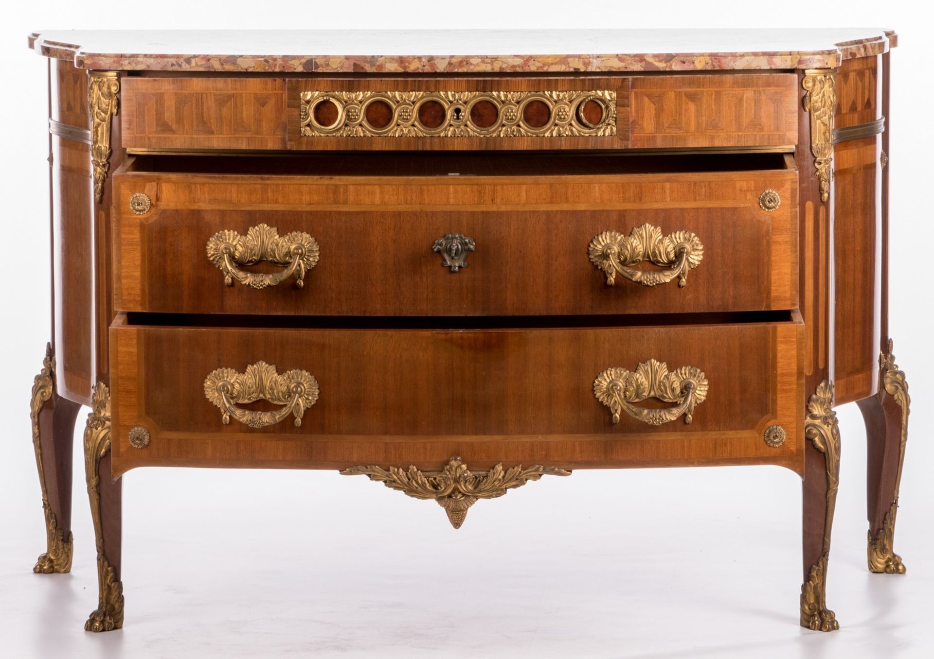 A neoclassical mahogany veneered commode, bronze mounts and a brèche d'Alep marble top, in the - Bild 2 aus 12
