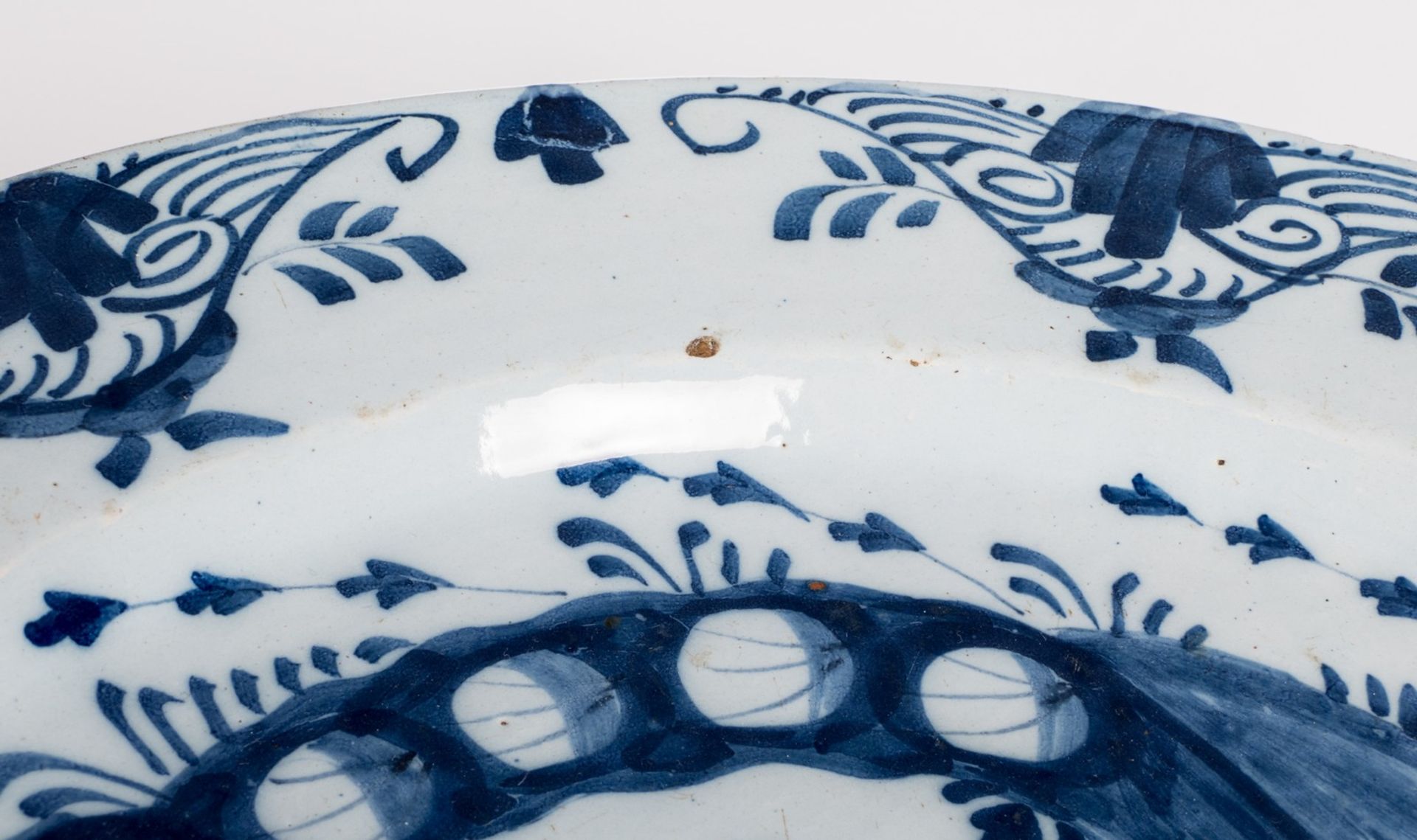 A pair of 18thC tin glazed and bleu decorated Dutch Delftware plates, (the usual glaze flaking to - Image 11 of 16