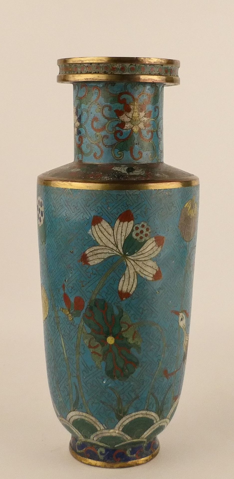 A Chinese cloisonné rouleau shaped vase, decorated with birds and flower branches, 19thC, H 43,5 - Bild 3 aus 14