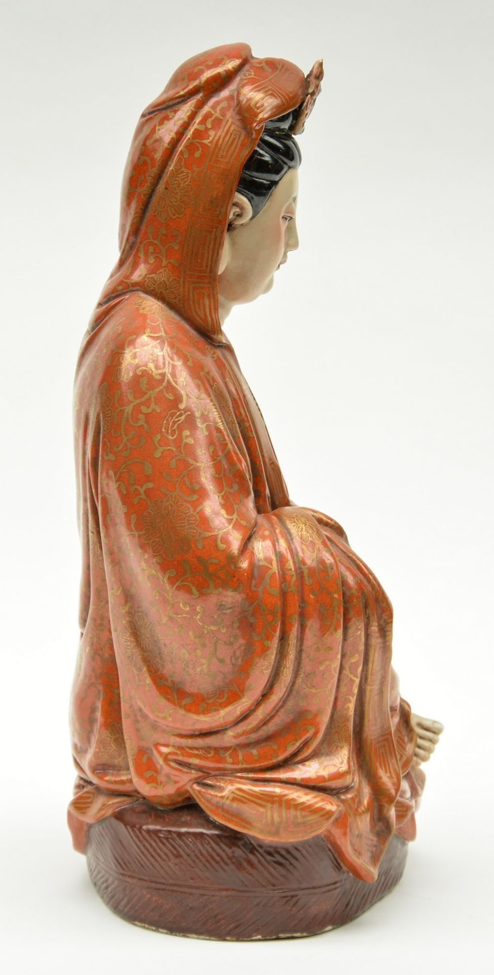 A Chinese polychrome decorated Guanyin, H 36 cm - Bild 4 aus 9