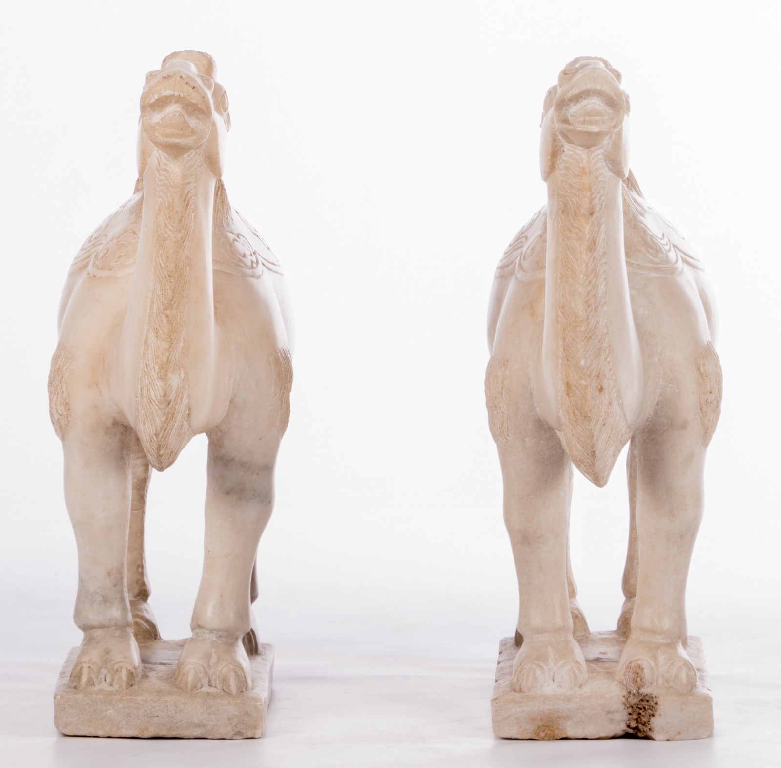 A pair of Oriental white marble carved camels, H 50,5 - 51 - D 17 - L 43,5 cm - Image 2 of 6