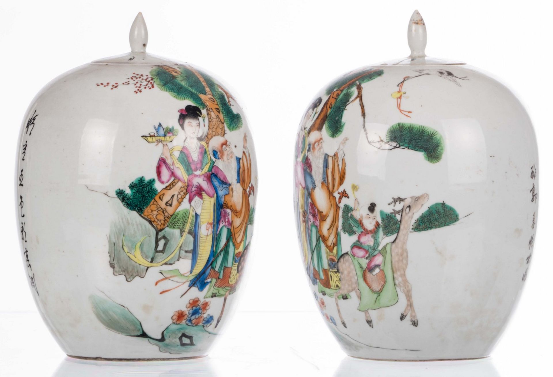 Two Chinese polychrome ginger jars and covers, decorated with an animated scene, H 30,5 cm (chips to - Bild 4 aus 11