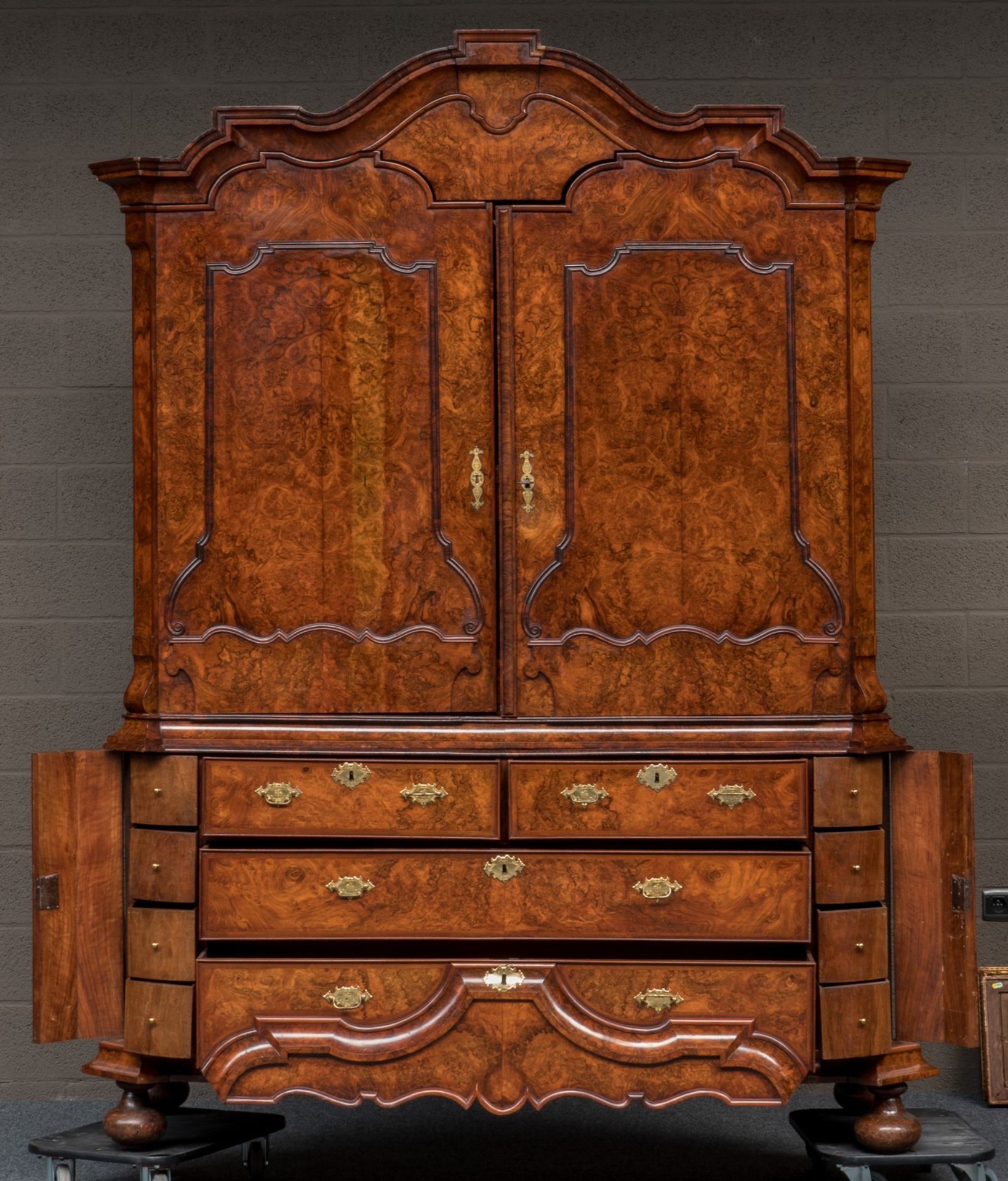 An exceptional walnut veneered Dutch cabinet, third quarter 18thC, H 248 - W 184 - D 69 cm - Bild 3 aus 18