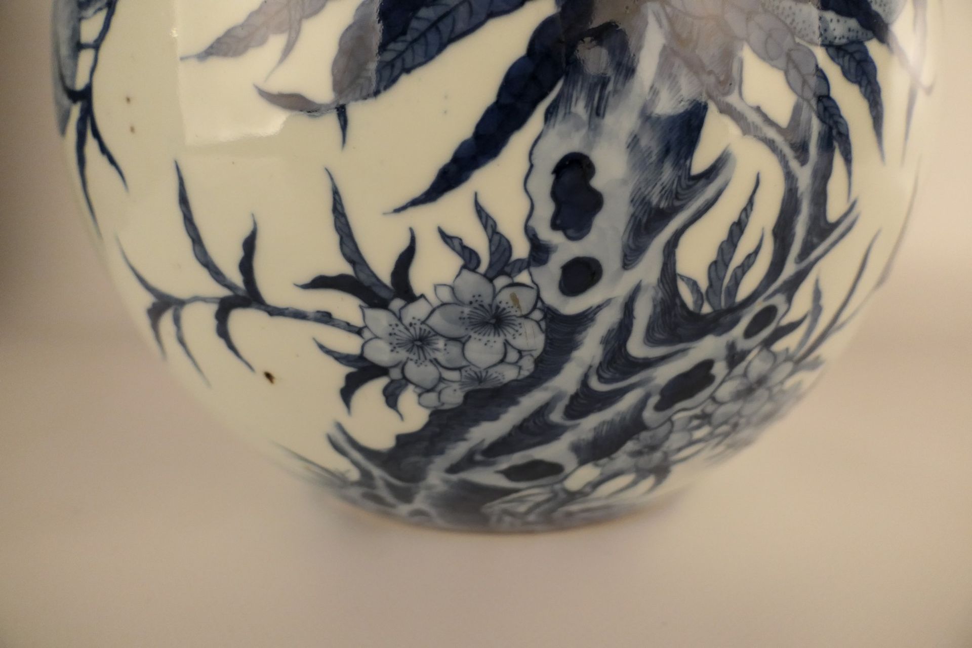 A Chinese blue and white nine peaches bottle vase, marked Qianlong, H 38,5 cm - Bild 7 aus 14