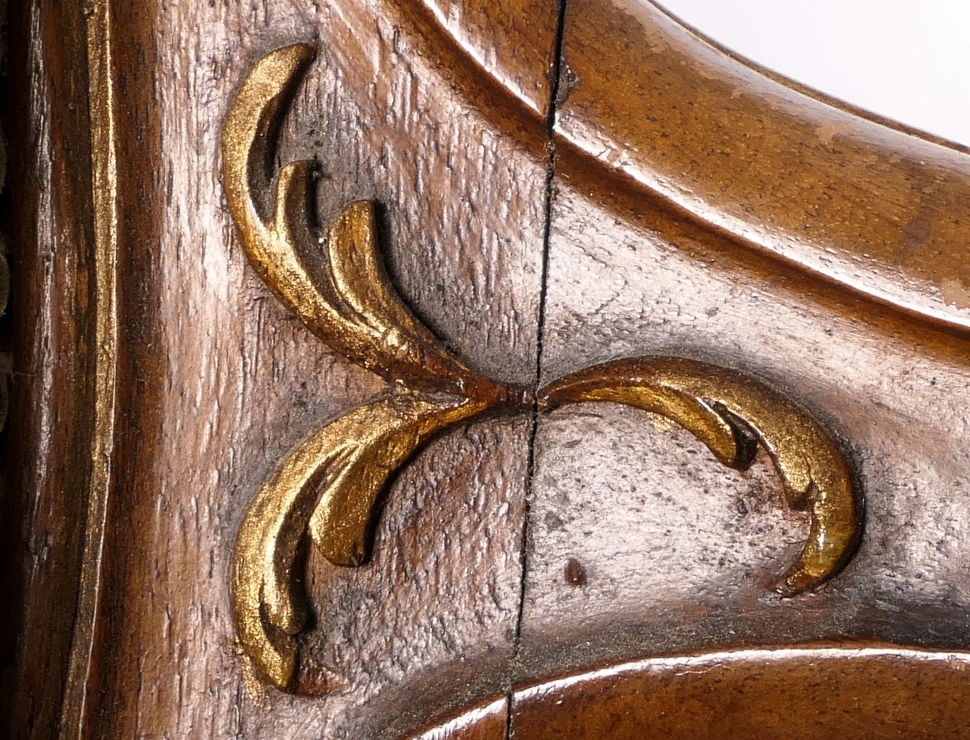 A pair of fine sculpted rococo style fauteuils, beachwood, the sculpture gilt, H 96 - W 63 - D 69, - Bild 7 aus 10