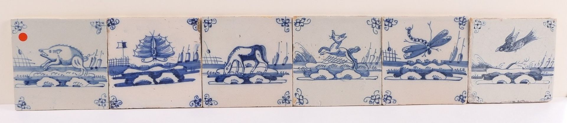 Lot of nine 17thC blue and white decorated Delft tiles; added a lot of first half 18thC blue and - Image 9 of 16