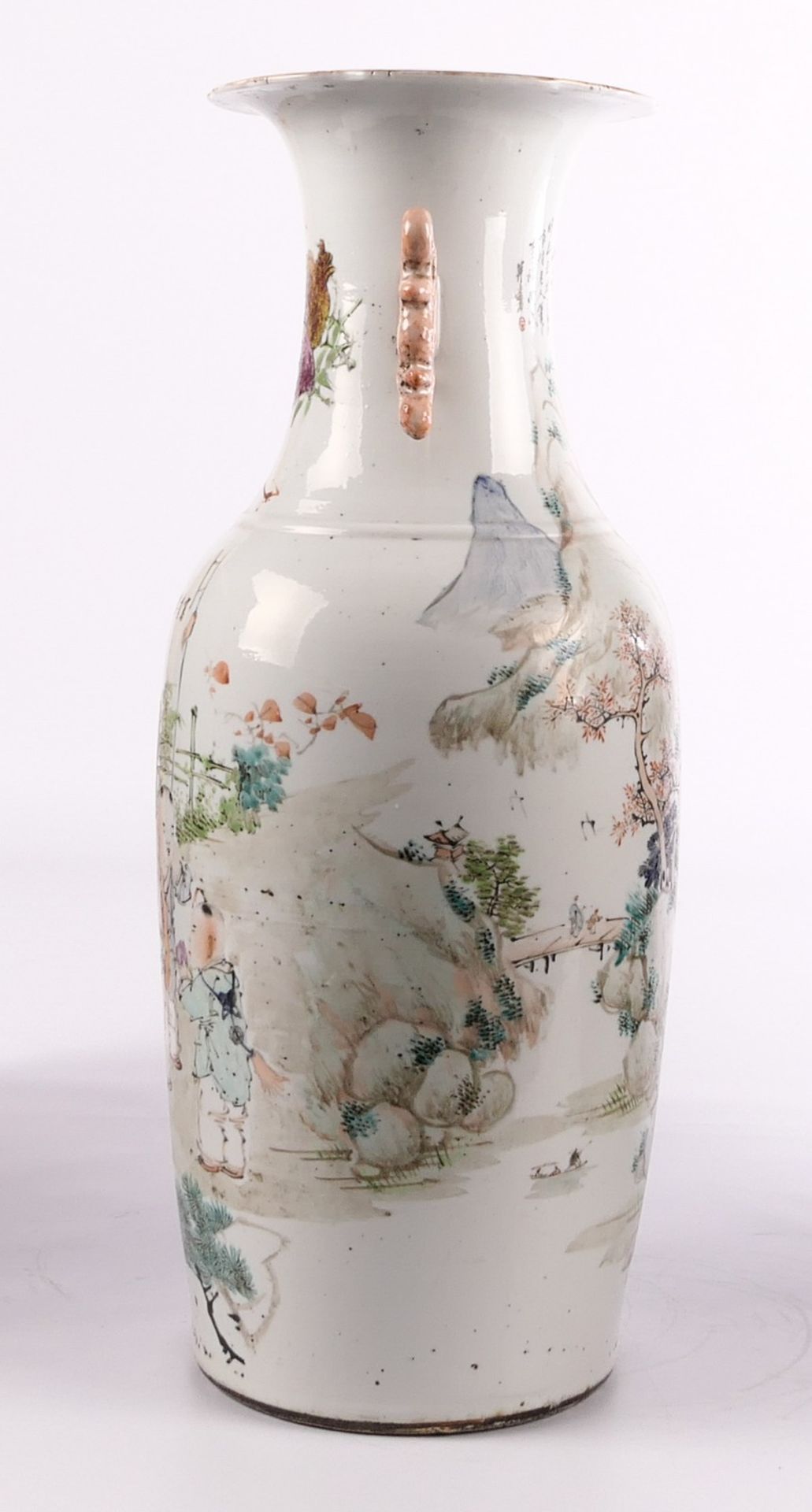A Chinese polychrome vase, overall decorated with a sage and children in a mountainious river - Bild 2 aus 11