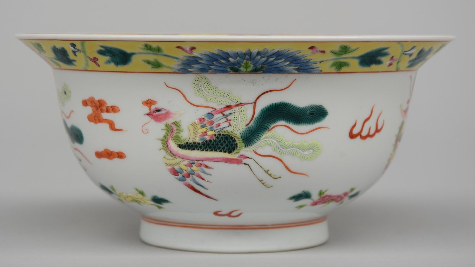 A Chinese polychrome bowl, decorated with butterflies and flowers, marked Kangxi (1662 - 1722), - Bild 2 aus 8