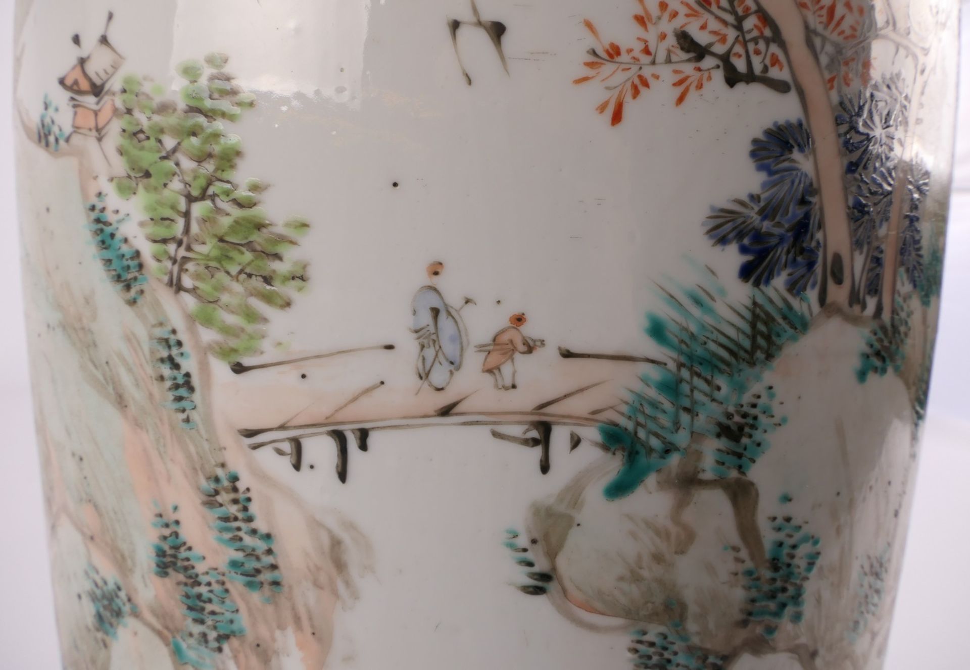 A Chinese polychrome vase, overall decorated with a sage and children in a mountainious river - Bild 10 aus 11