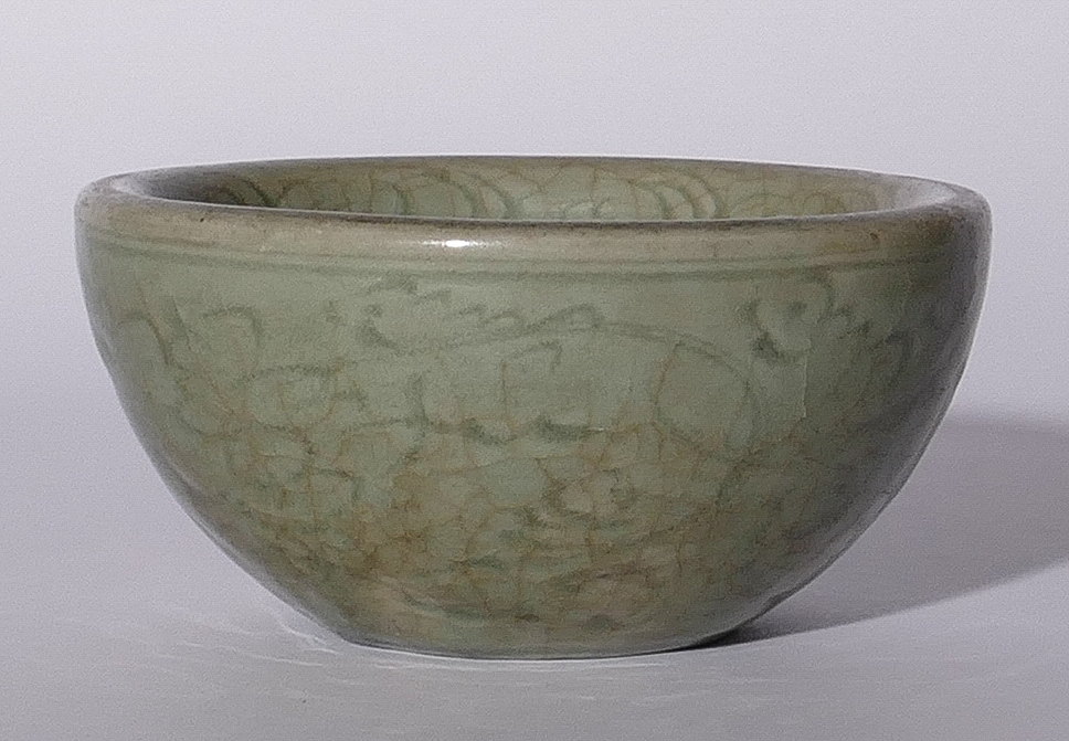 A celadon crackleware stoneware bowl, H 7 - Diameter 14,5 cm - Image 5 of 8