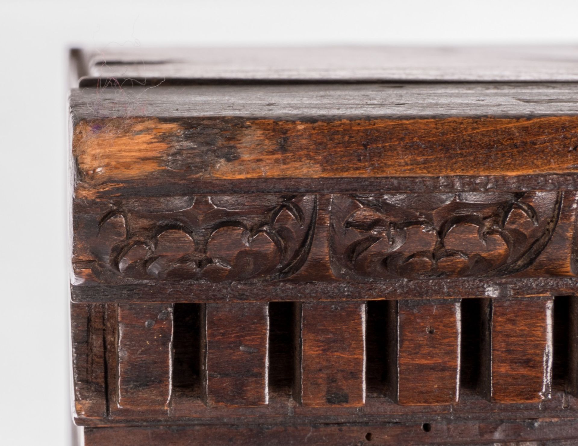 An Italian richly sculpted walnut credenza with some 17thC fragments, H 172 - W 132,5 - D 52 cm - Bild 7 aus 10