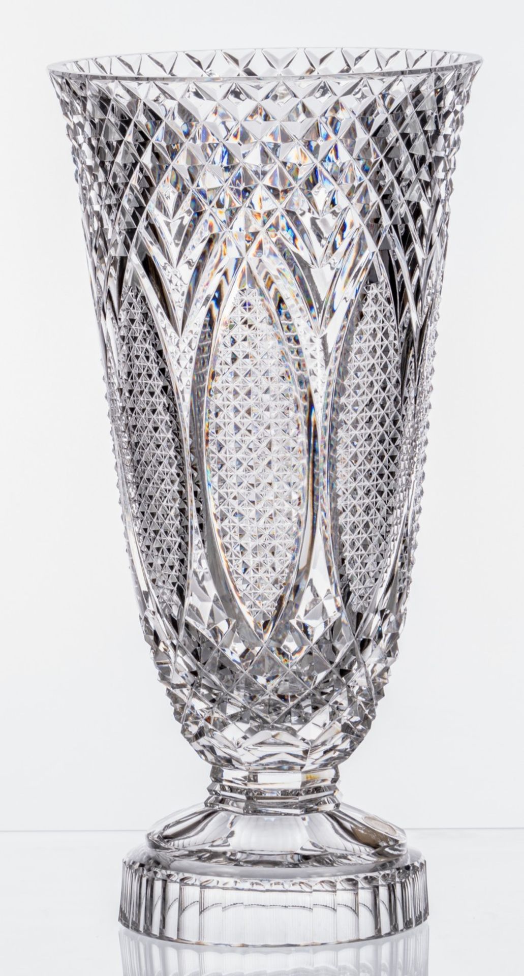 An impressive crystal diamond cut ornamental vase, Val St. Lambert, Fifties, H 56,5 cm - Bild 2 aus 6
