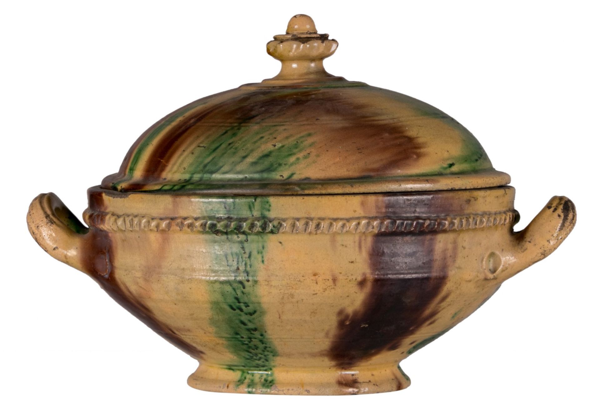 A 19thC polychrome decorated earthenware tureen, H 25 - W 34 cm