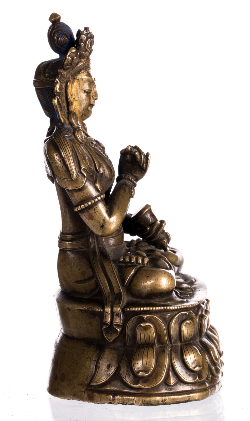 A Sino-Tibetan bronze seated Buddha with traces of gilt and polychromy, H 15 cm - Image 4 of 6