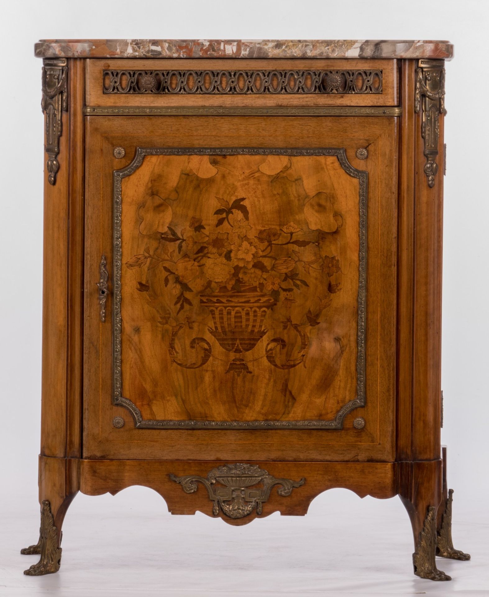 A Neoclassical cabinet, walnut and marquetery veneered, with marble top, style De Coene - - Bild 4 aus 8