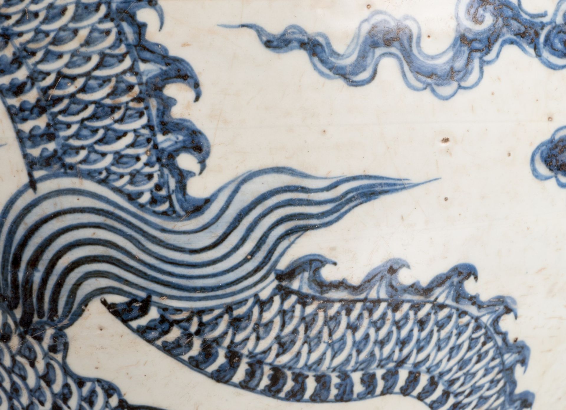 A Chinese blue and white dragon vase, marked, Qing dynasty, H 40,5 cm (cracks) - Bild 14 aus 15