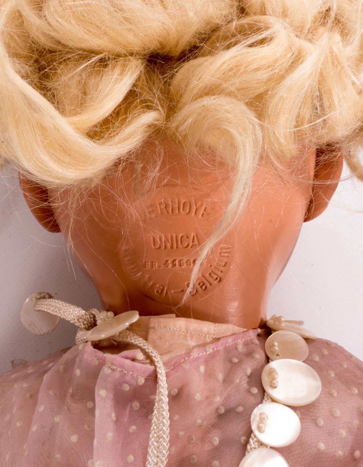 A doll carriage, about 1900, with five dolls in paper*maché, about 1960; added two books about - Image 10 of 17