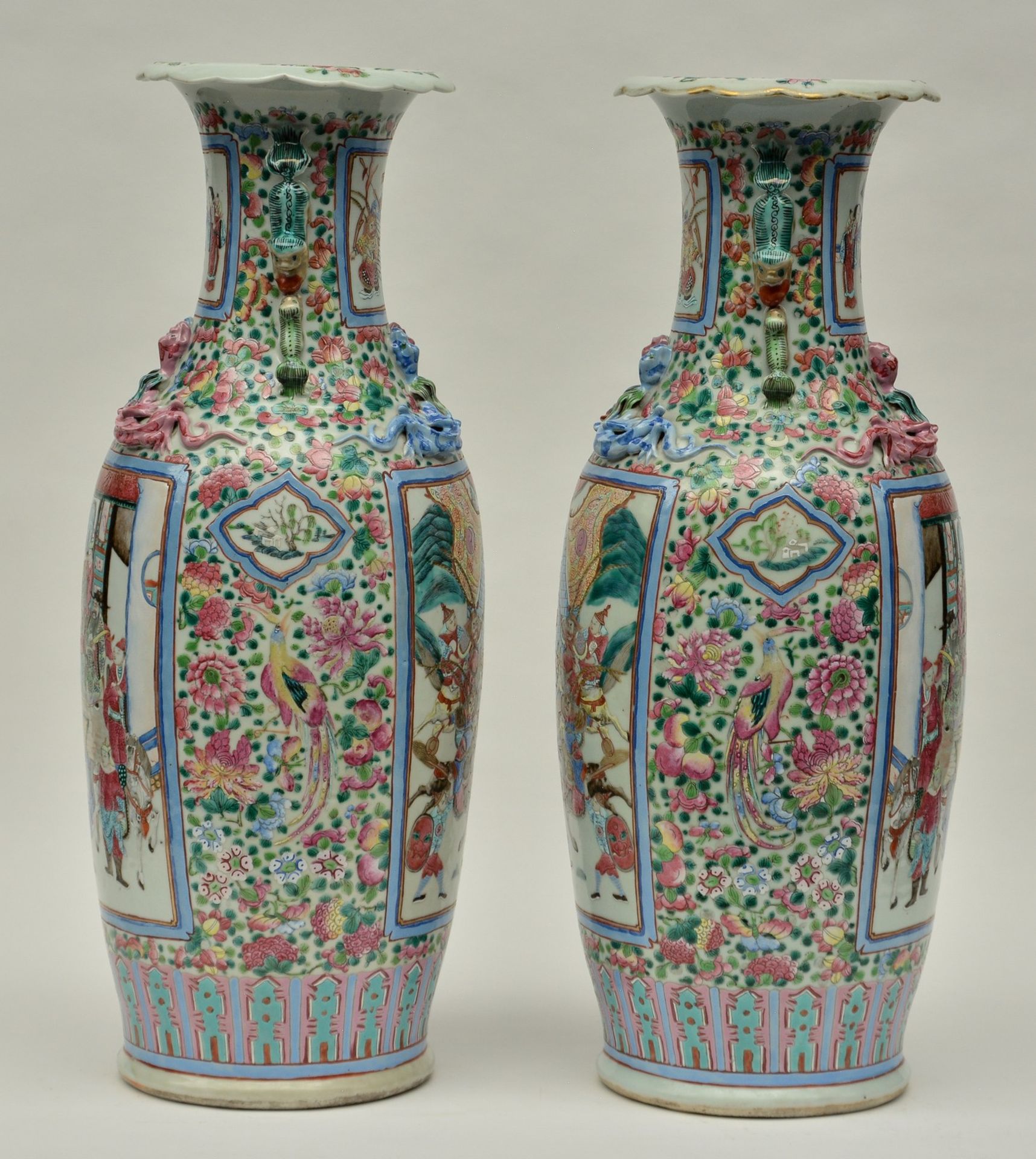 A pair of Chinese famille rose vases, decorated with warriors and a court scene, 19thC, H 64 cm - Bild 2 aus 12