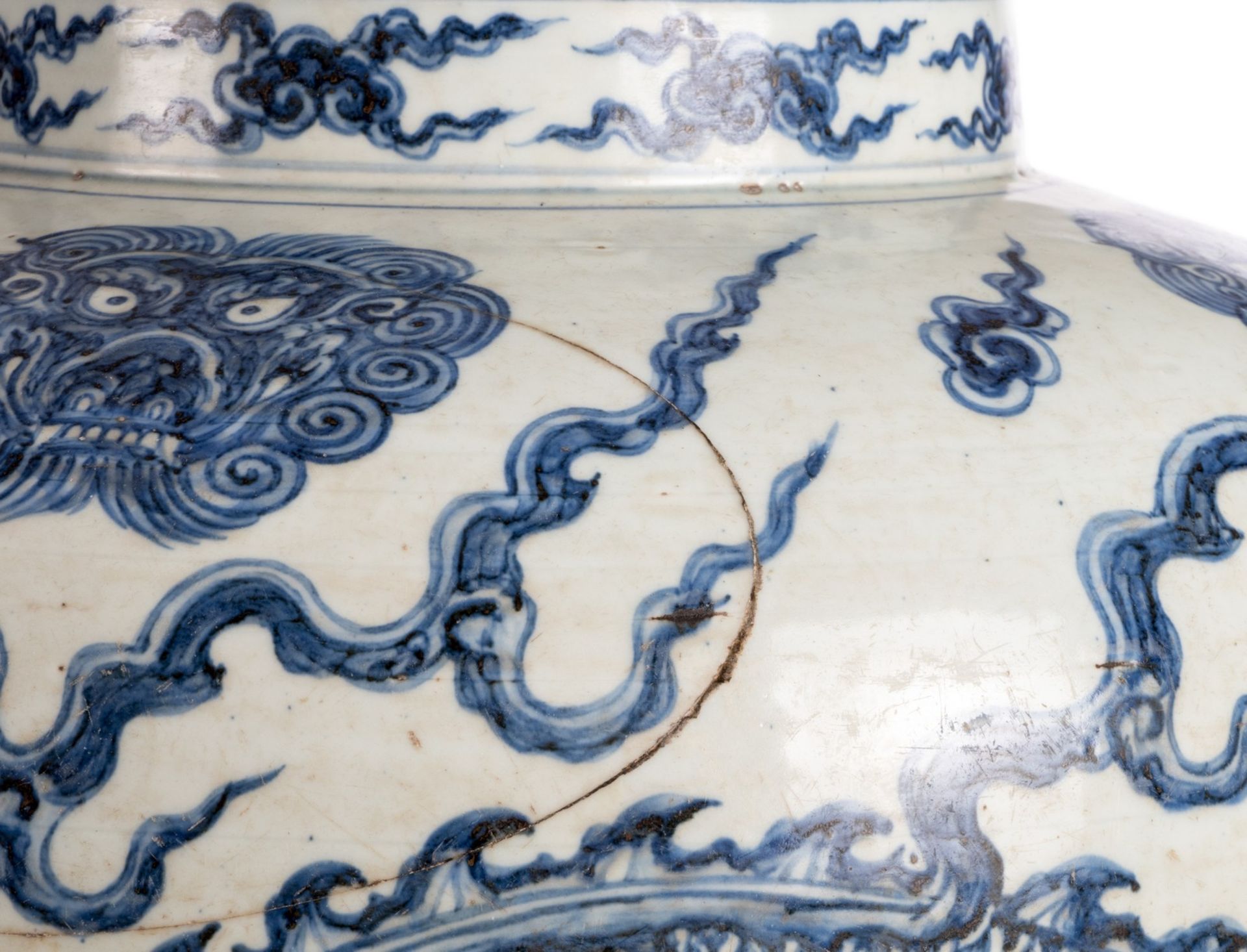 A Chinese blue and white dragon vase, marked, Qing dynasty, H 40,5 cm (cracks) - Bild 10 aus 15